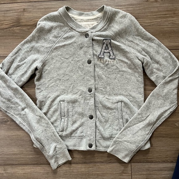 Abercrombie & Fitch Heather Gray Snap-Up Sweater - Picture 3 of 9